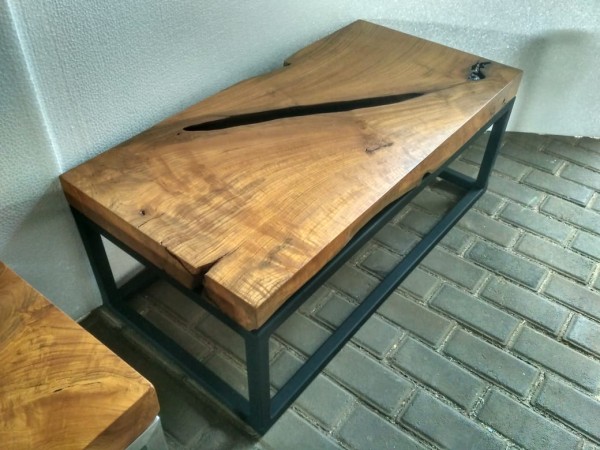 Couchtisch Madina mit schwarze Eisenfüße