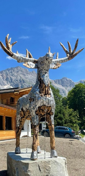 Hirsch mit Aluminium vereedelt